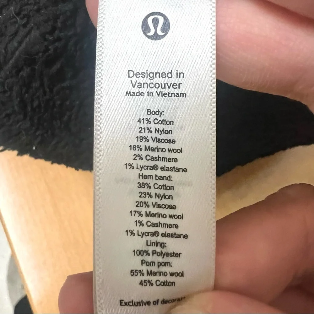Lululemon Women’s Textured Fleece Lined Knit Pompom Beanie Cozy